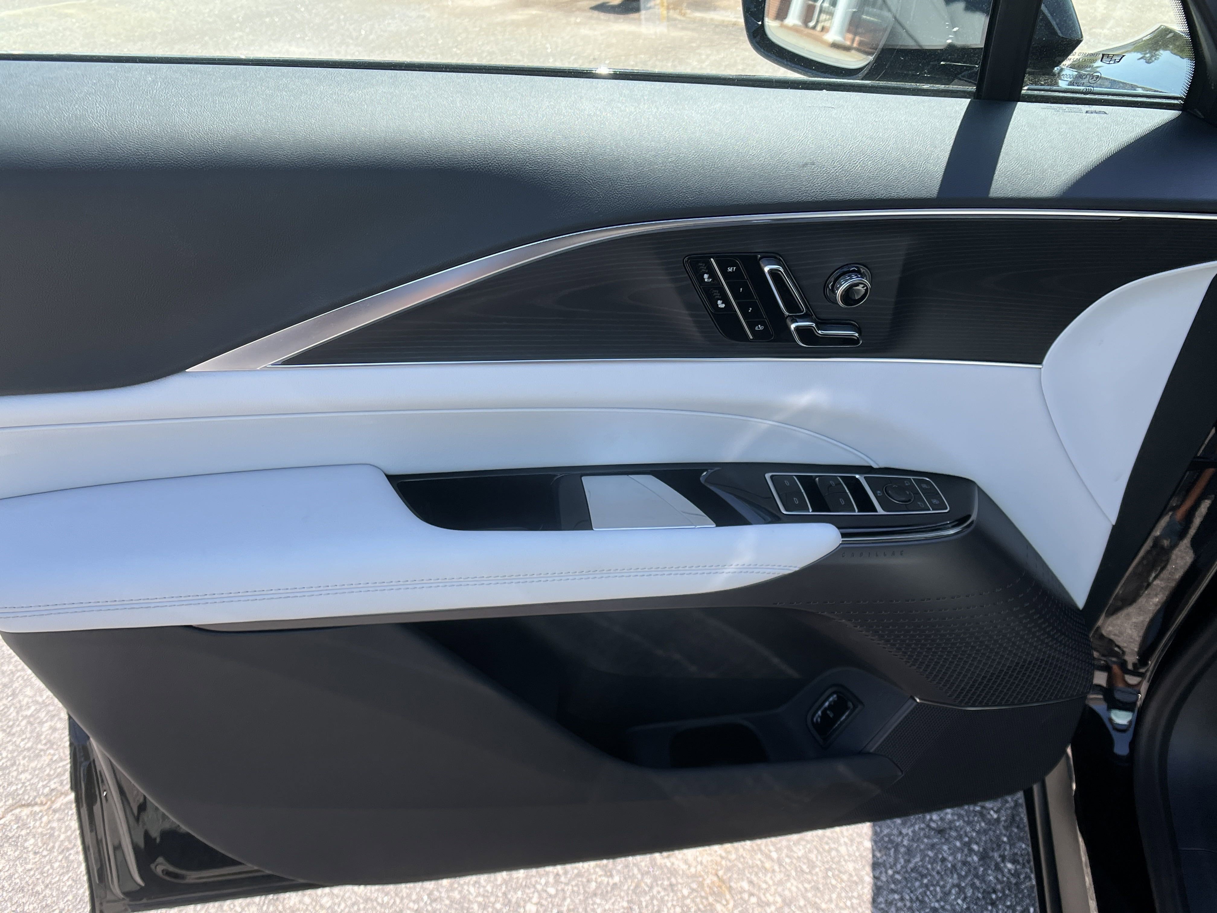 New 2025 Cadillac Lyriq Luxury image 11