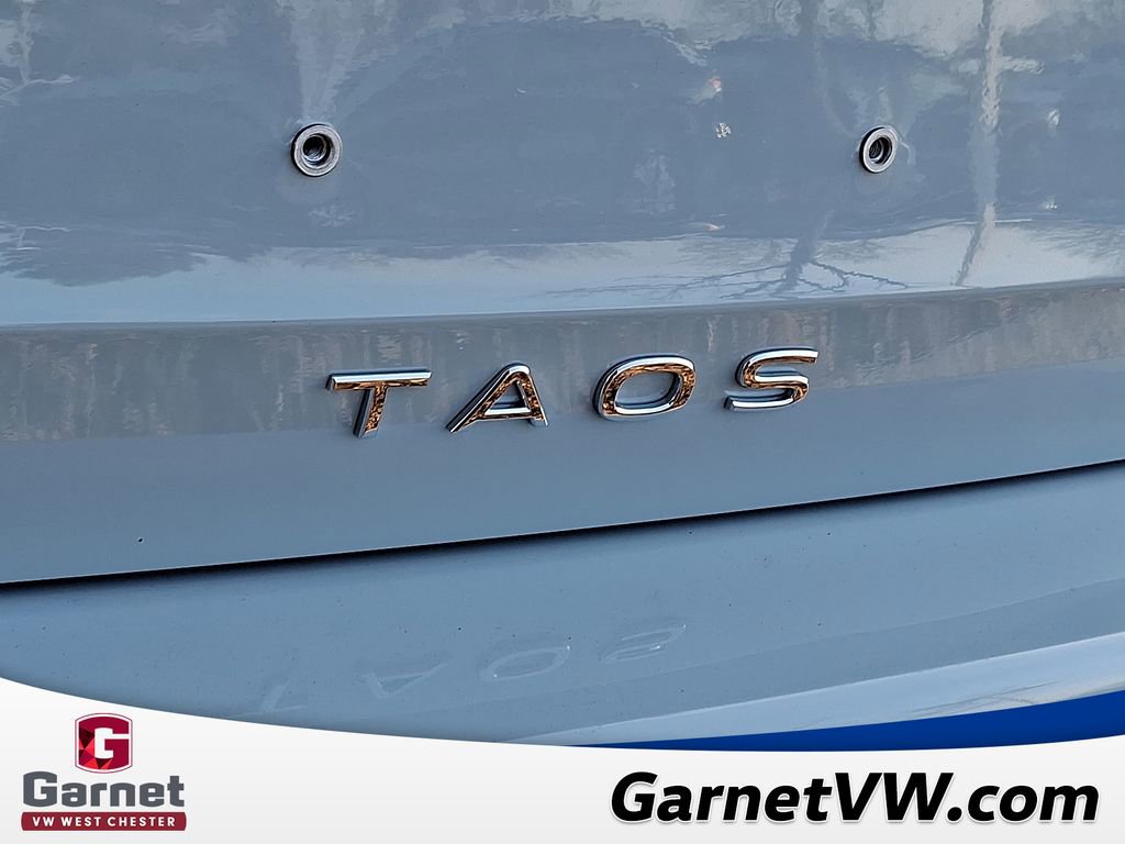 Certified 2025 Volkswagen Taos SE image 12