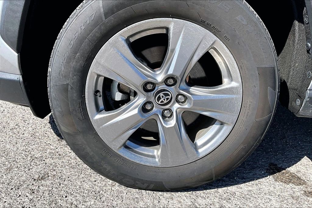 Used 2024 Toyota RAV4 XLE FWD image 9