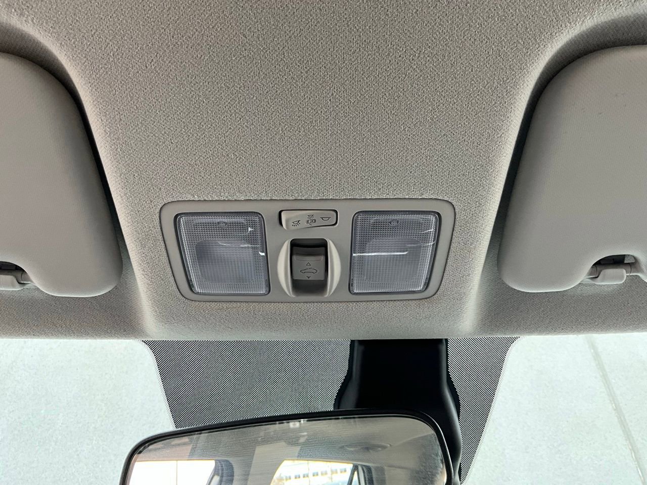 Used 2025 Hyundai Venue SEL image 16