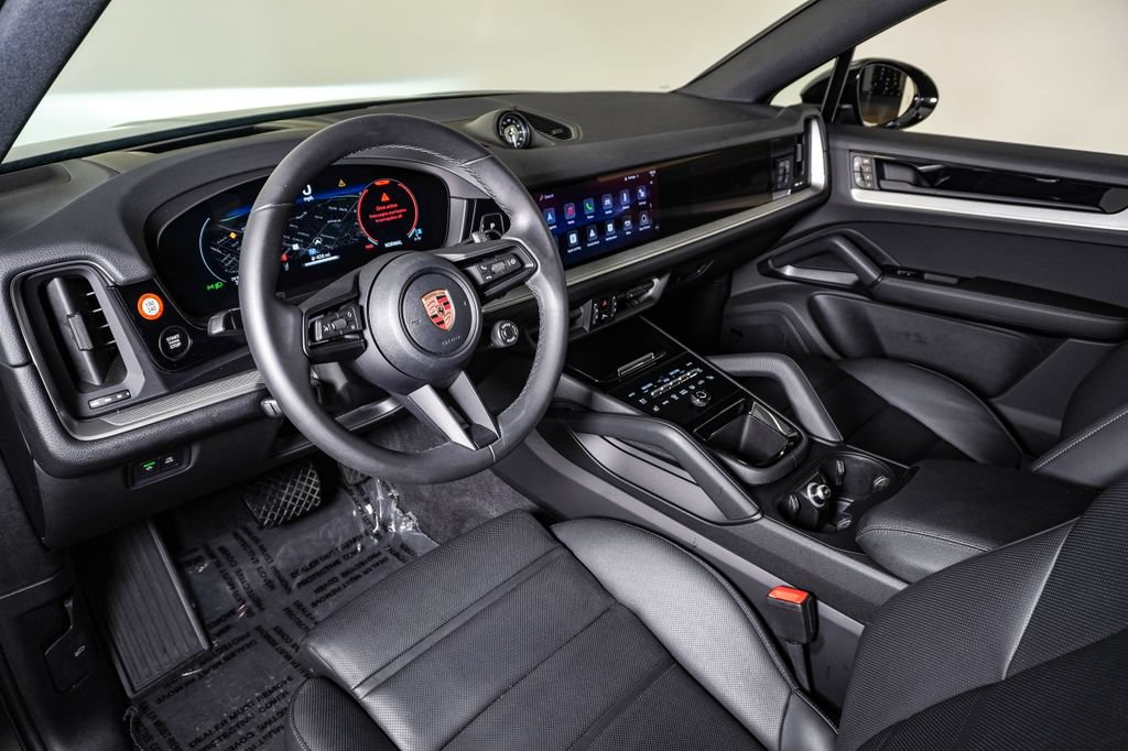 Certified 2026 Porsche Cayenne Coupe AWD/4WD image 4