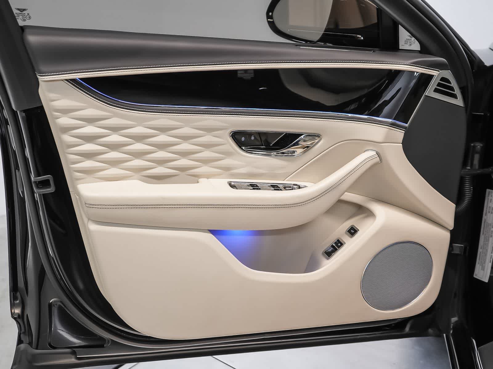 Used 2022 Bentley Flying Spur V8 AWD/4WD image 25