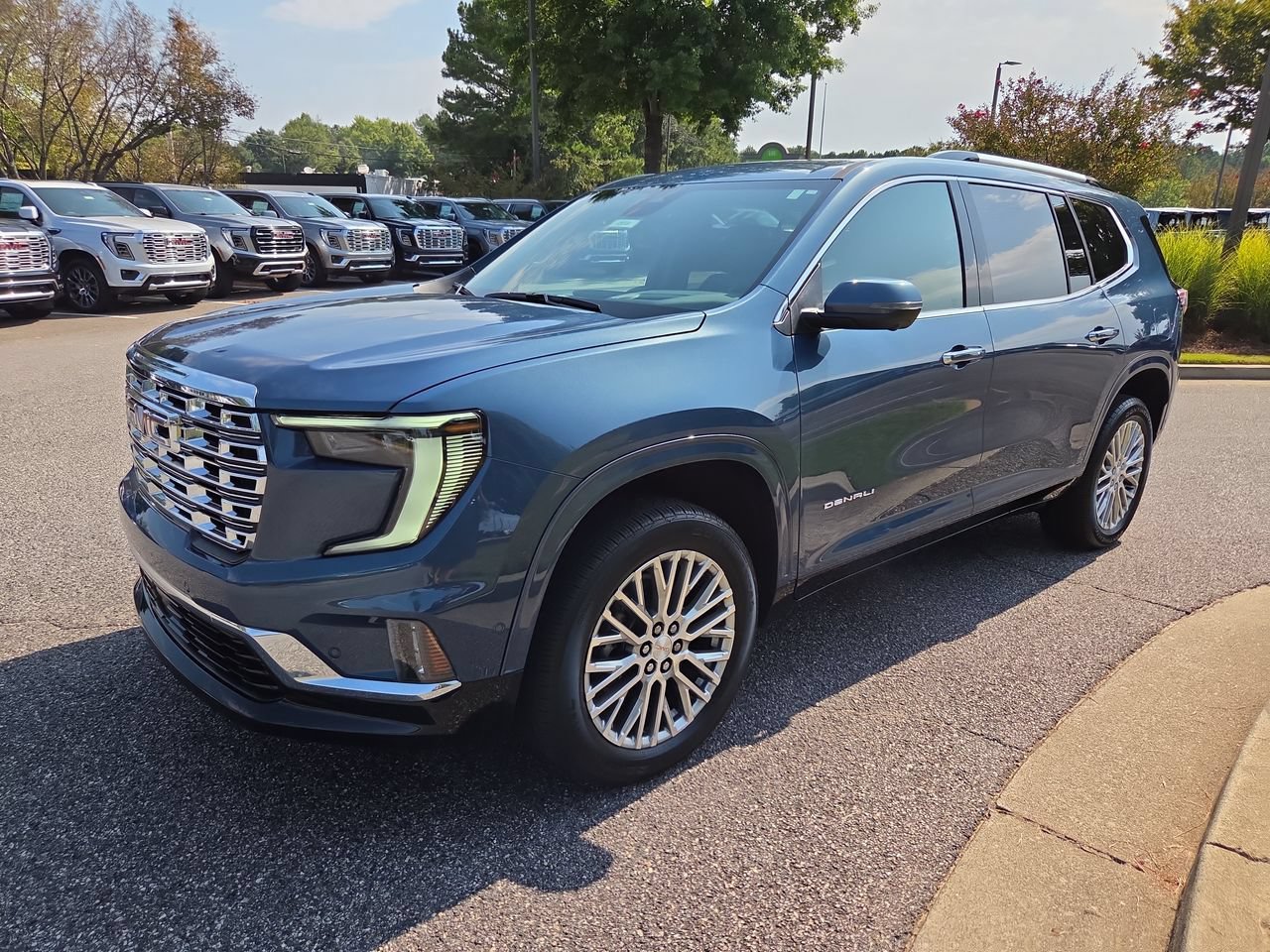 Used 2026 GMC Acadia Denali w/ Super Cruise Package FWD image 4