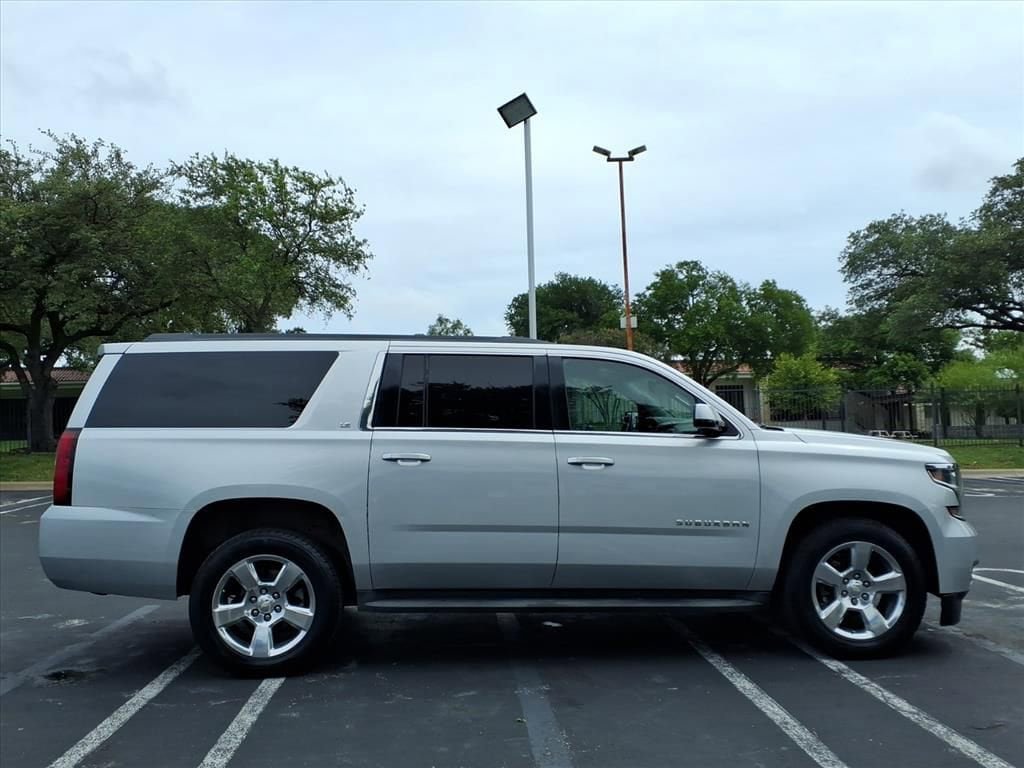 Used 2016 Chevrolet Suburban LS RWD image 3