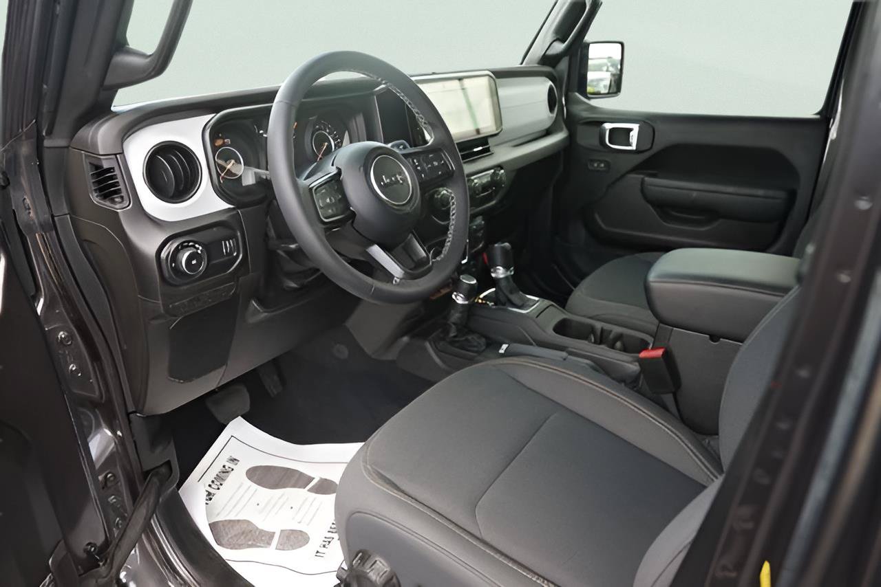Used 2025 Jeep Wrangler Unlimited Sport AWD/4WD image 8