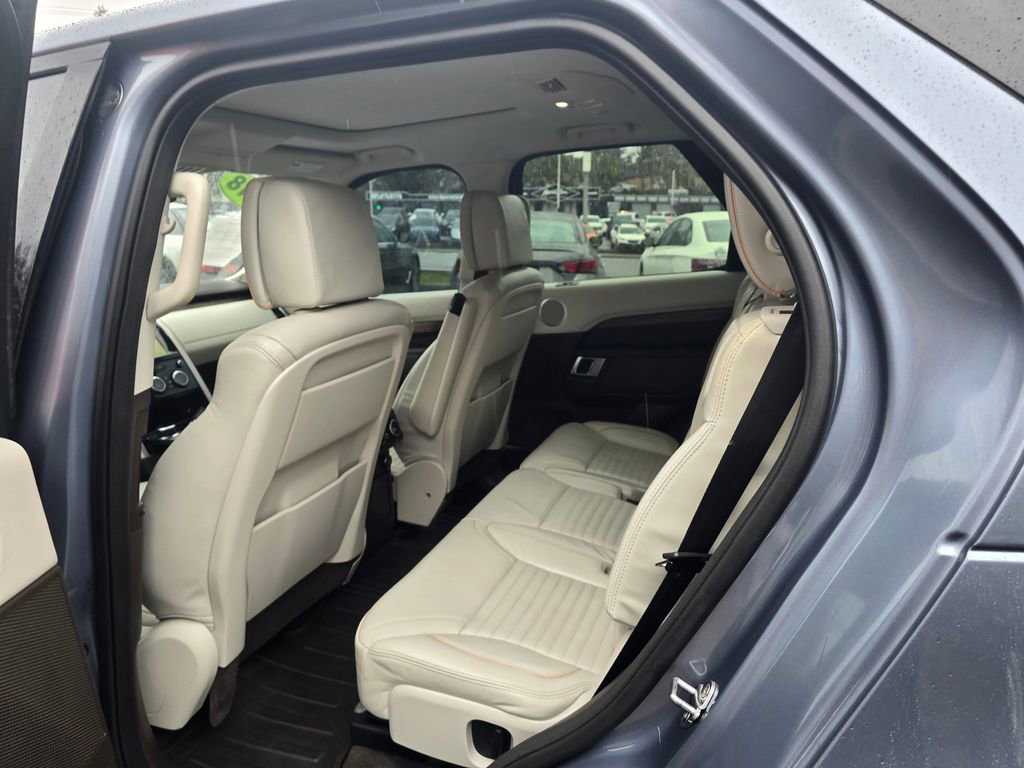 Used 2018 Land Rover Discovery HSE Luxury image 19