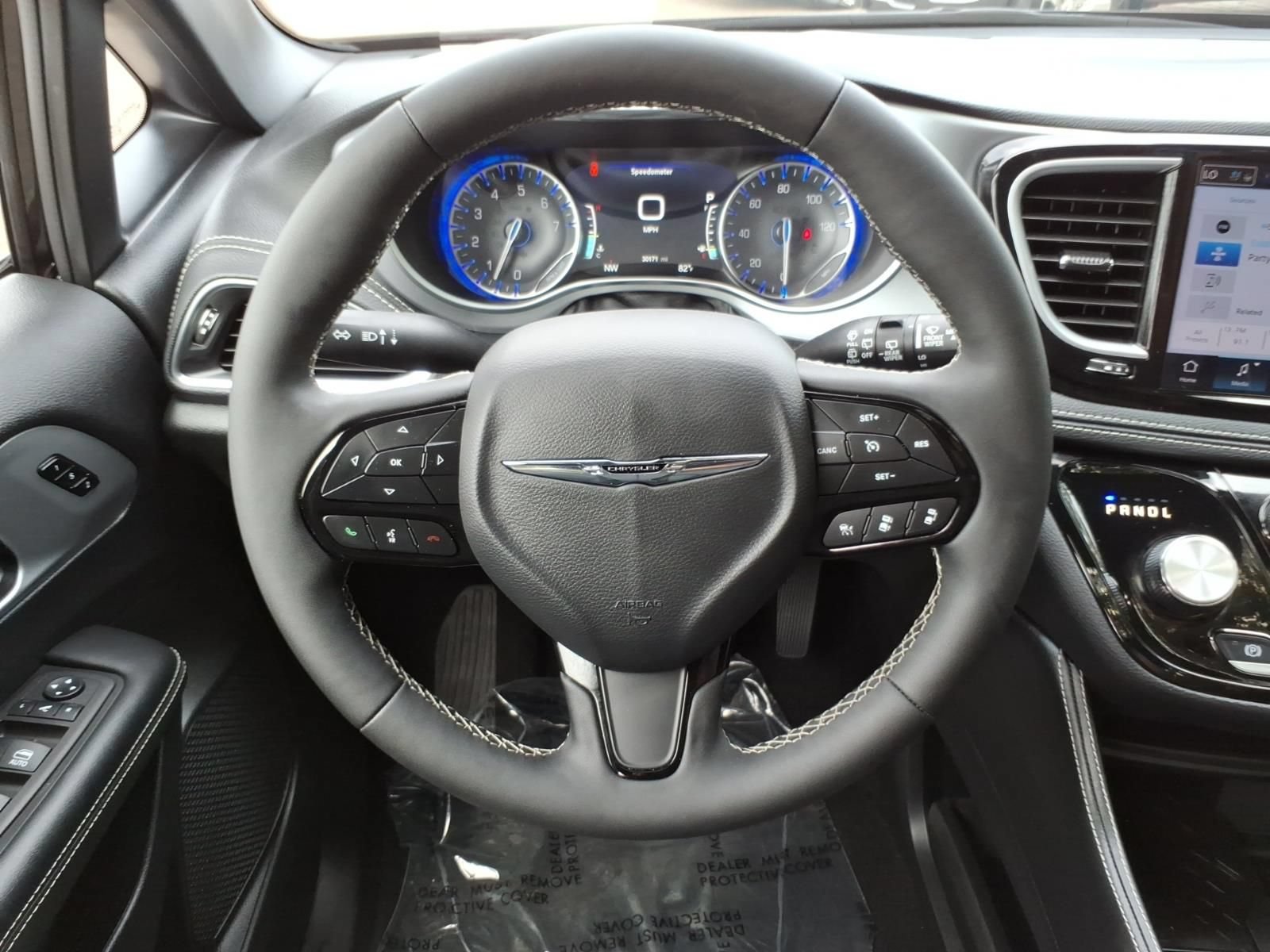 Used 2026 Chrysler Pacifica Limited w/ S Appearance Package FWD image 25