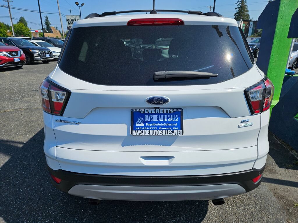 Used 2017 Ford Escape SE w/ SE Leather Comfort Package FWD image 4