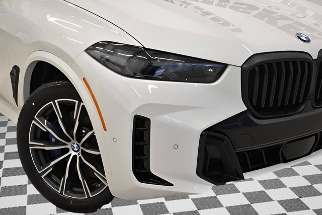New 2026 BMW X5 xDrive40i w/ M Sport Package AWD/4WD image 15