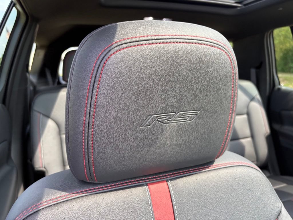 Used 2025 Chevrolet Traverse RS w/ LPO, Floor Liner Package FWD image 44