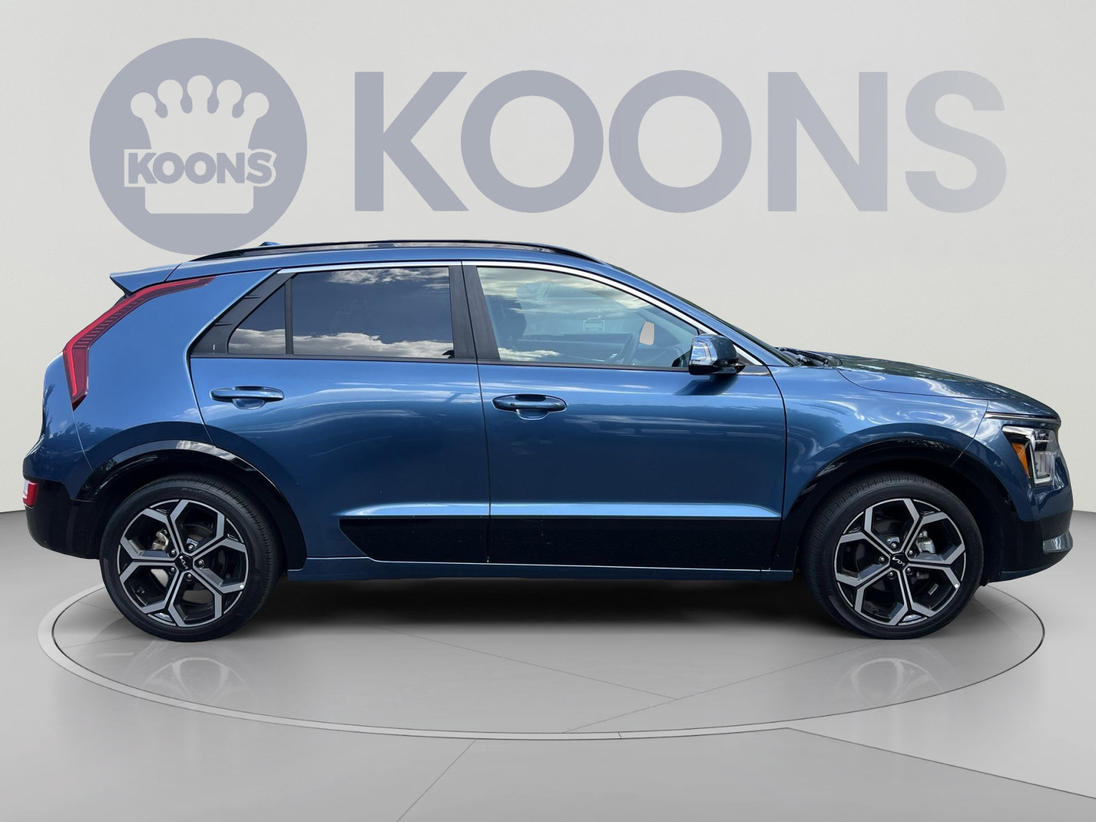 Used 2024 Kia Niro EX Touring FWD image 8