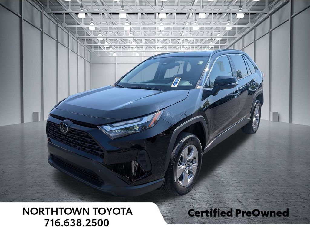 Used 2025 Toyota RAV4 XLE AWD/4WD image 1