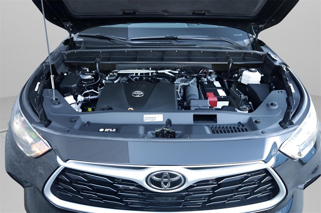 Certified 2022 Toyota Highlander XLE image 37