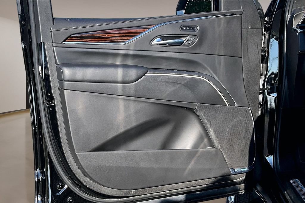 Used 2023 Cadillac Escalade ESV Premium Luxury AWD/4WD image 18