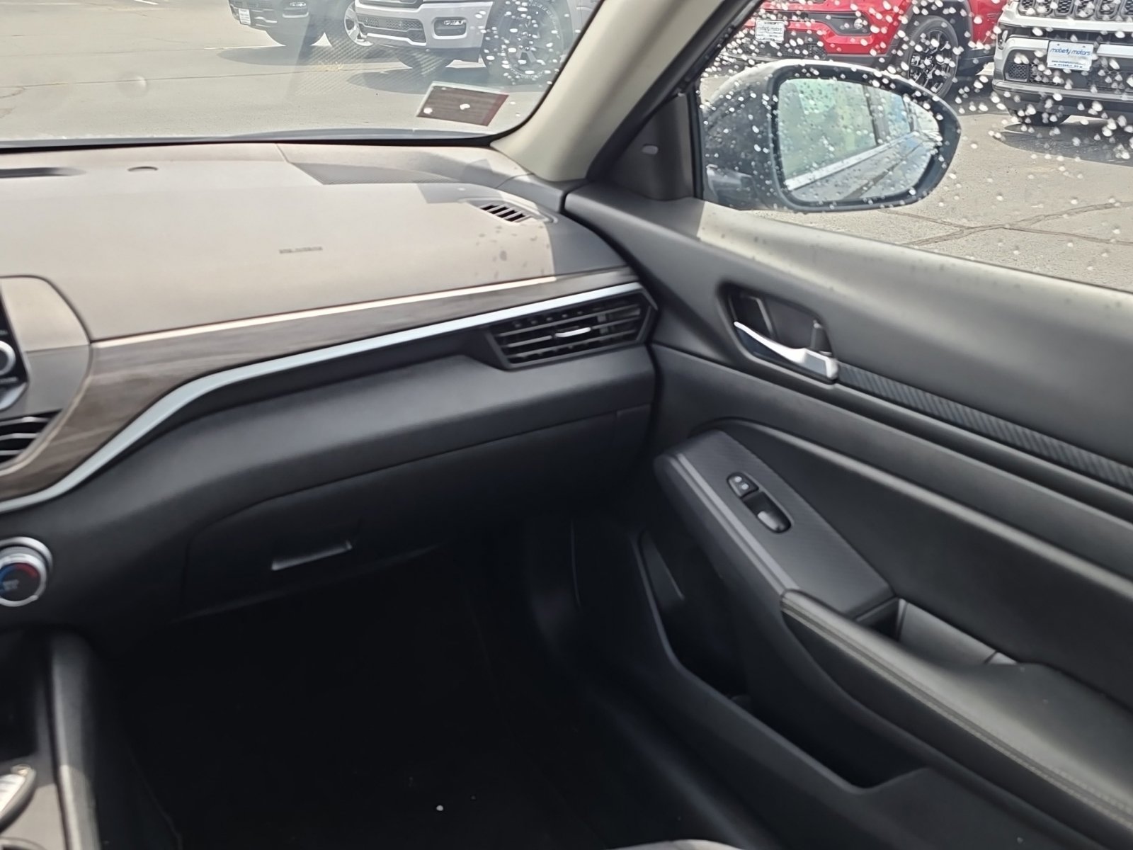 Used 2025 Nissan Altima 2.5 SV AWD/4WD image 16