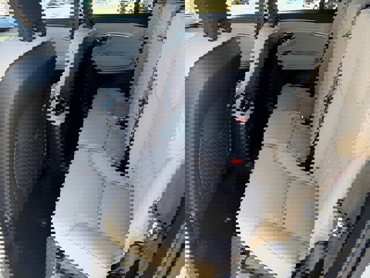 New 2025 Volvo XC90 T8 Plus w/ Protection Package Premier image 21