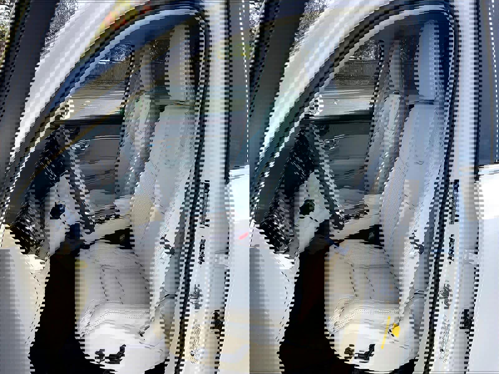 New 2026 Volvo XC90 T8 Ultra w/ Protection Package Premier image 11