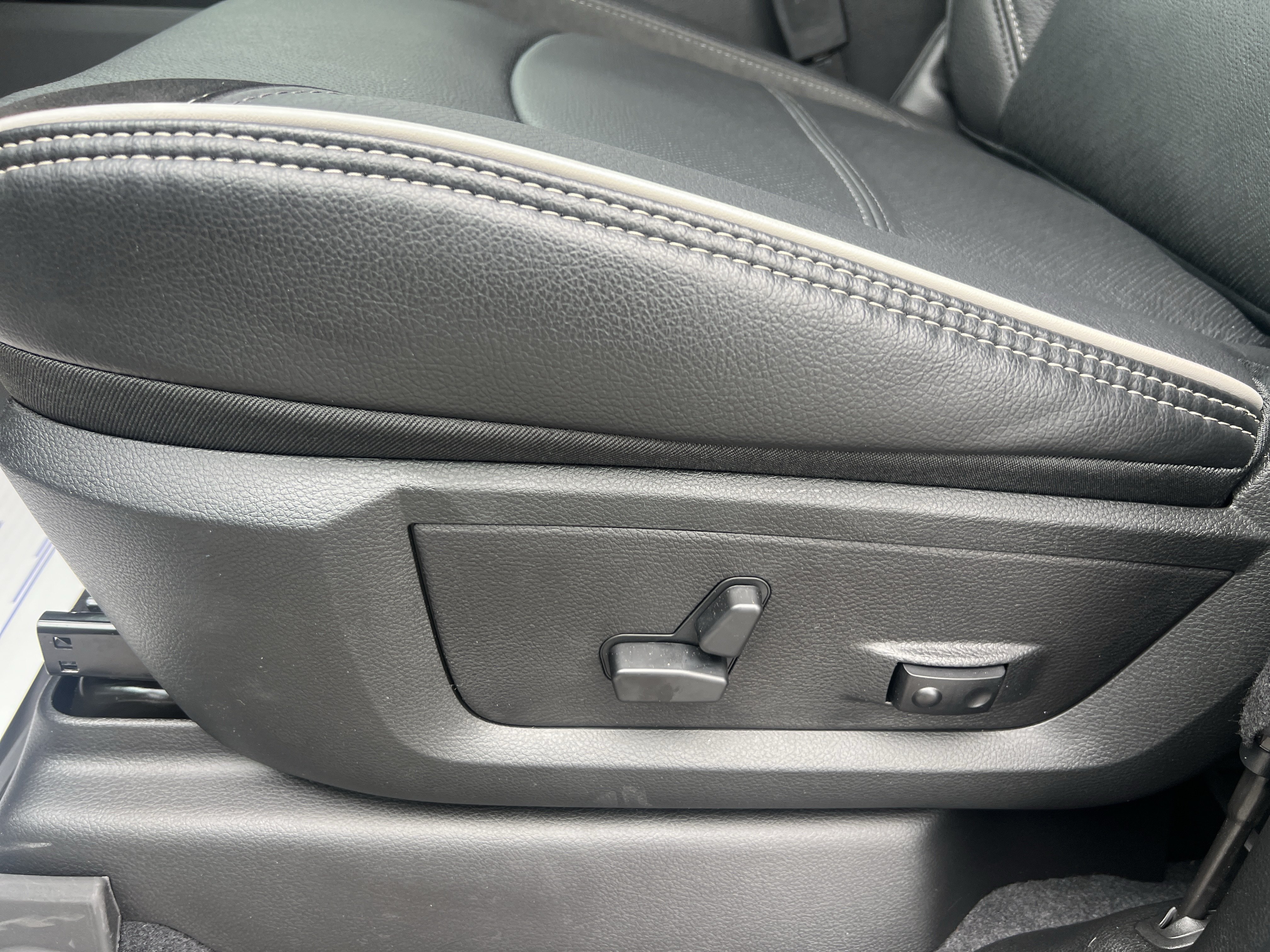 New 2027 RAM 2500 Laramie AWD/4WD image 26