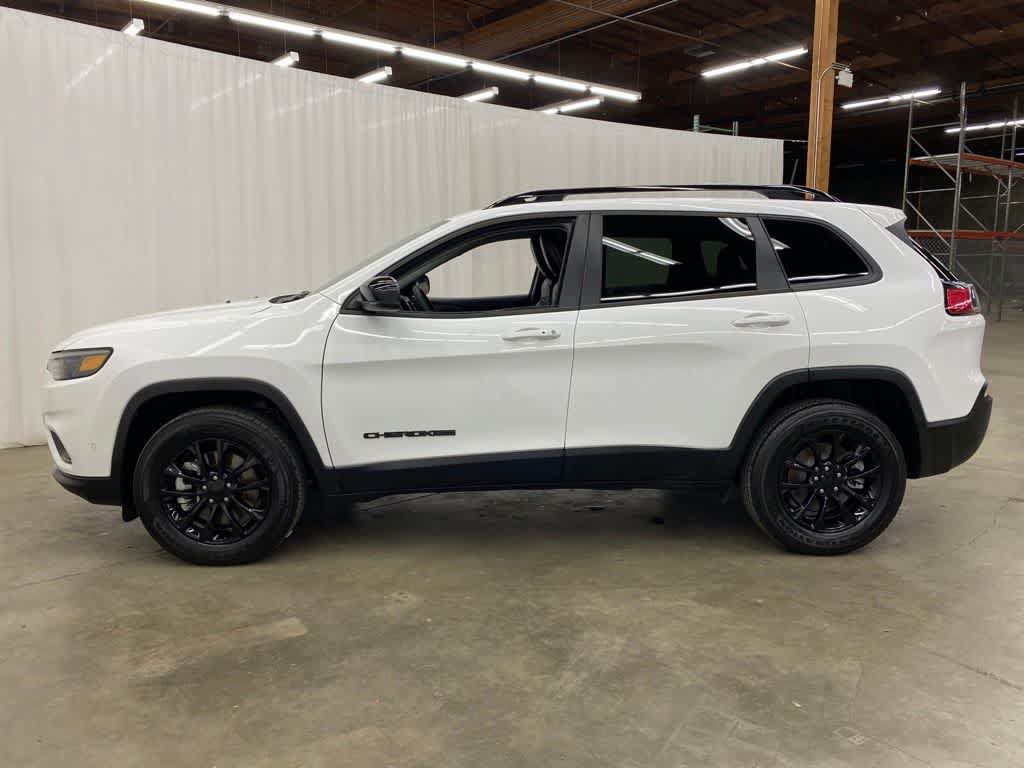 Used 2023 Jeep Cherokee Altitude Lux w/ Mopar Interior Package AWD/4WD image 3