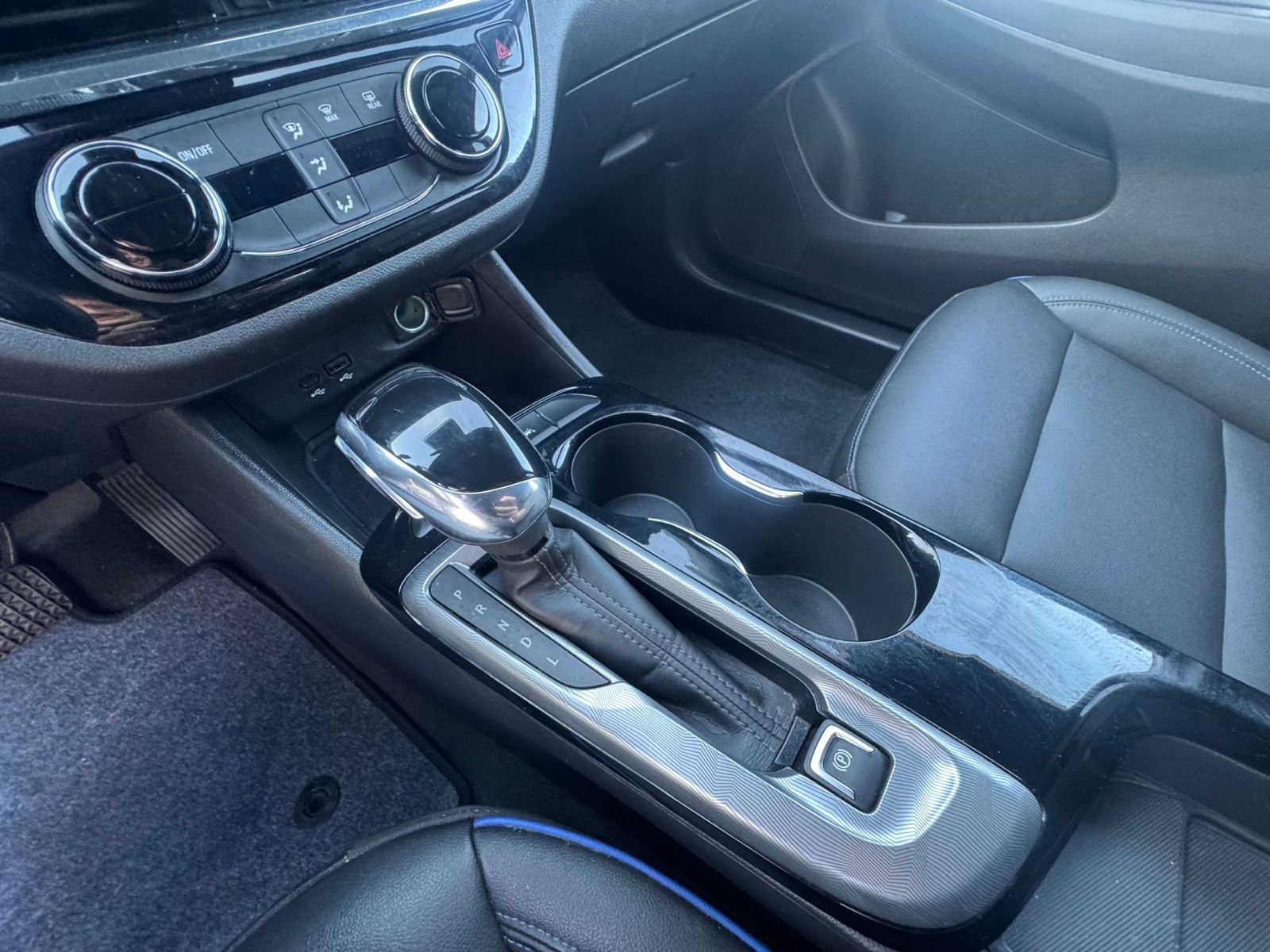 Used 2025 Buick Envista Sport Touring image 39