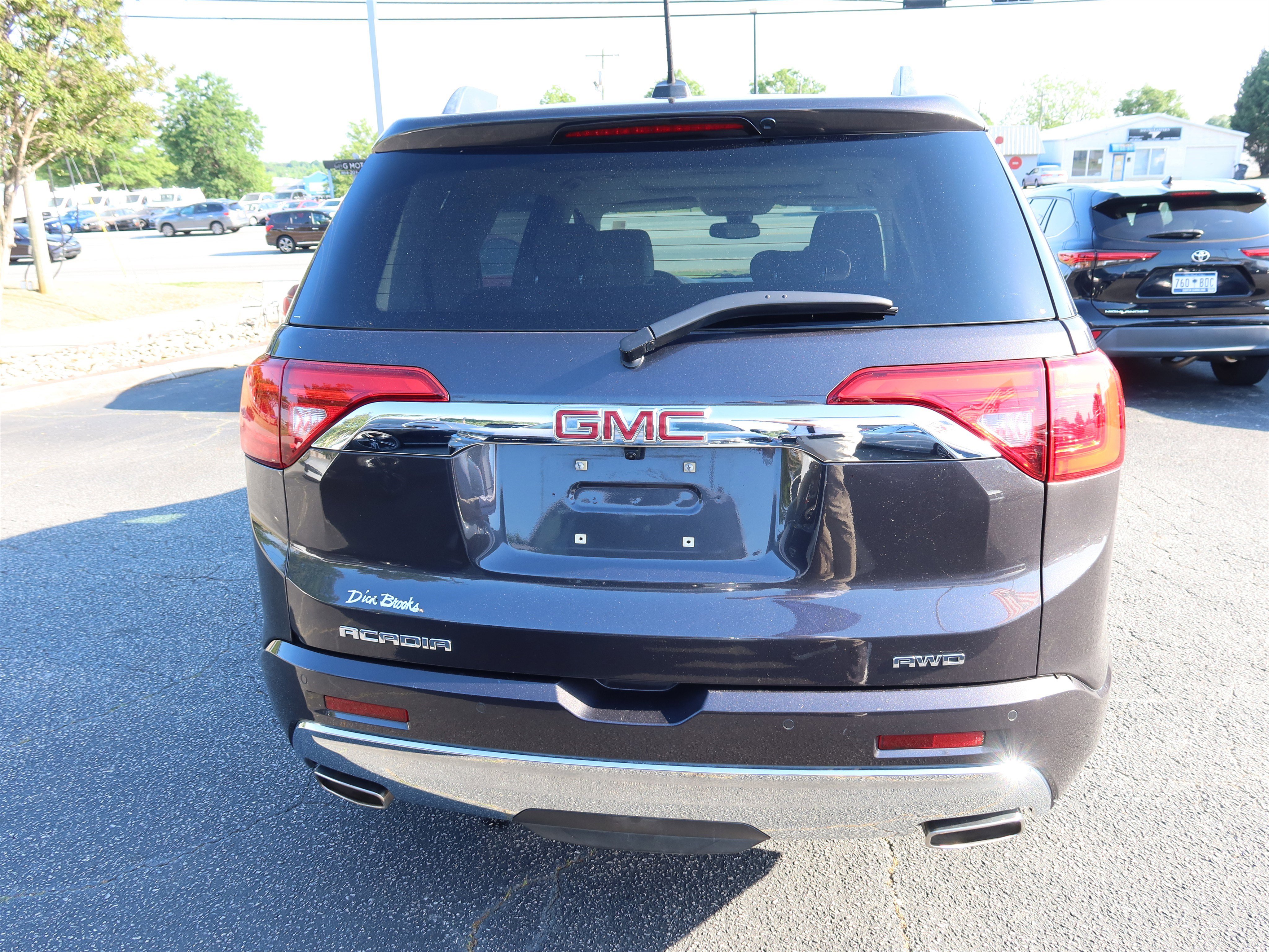 Used 2019 GMC Acadia Denali w/ Technology Package AWD/4WD image 5