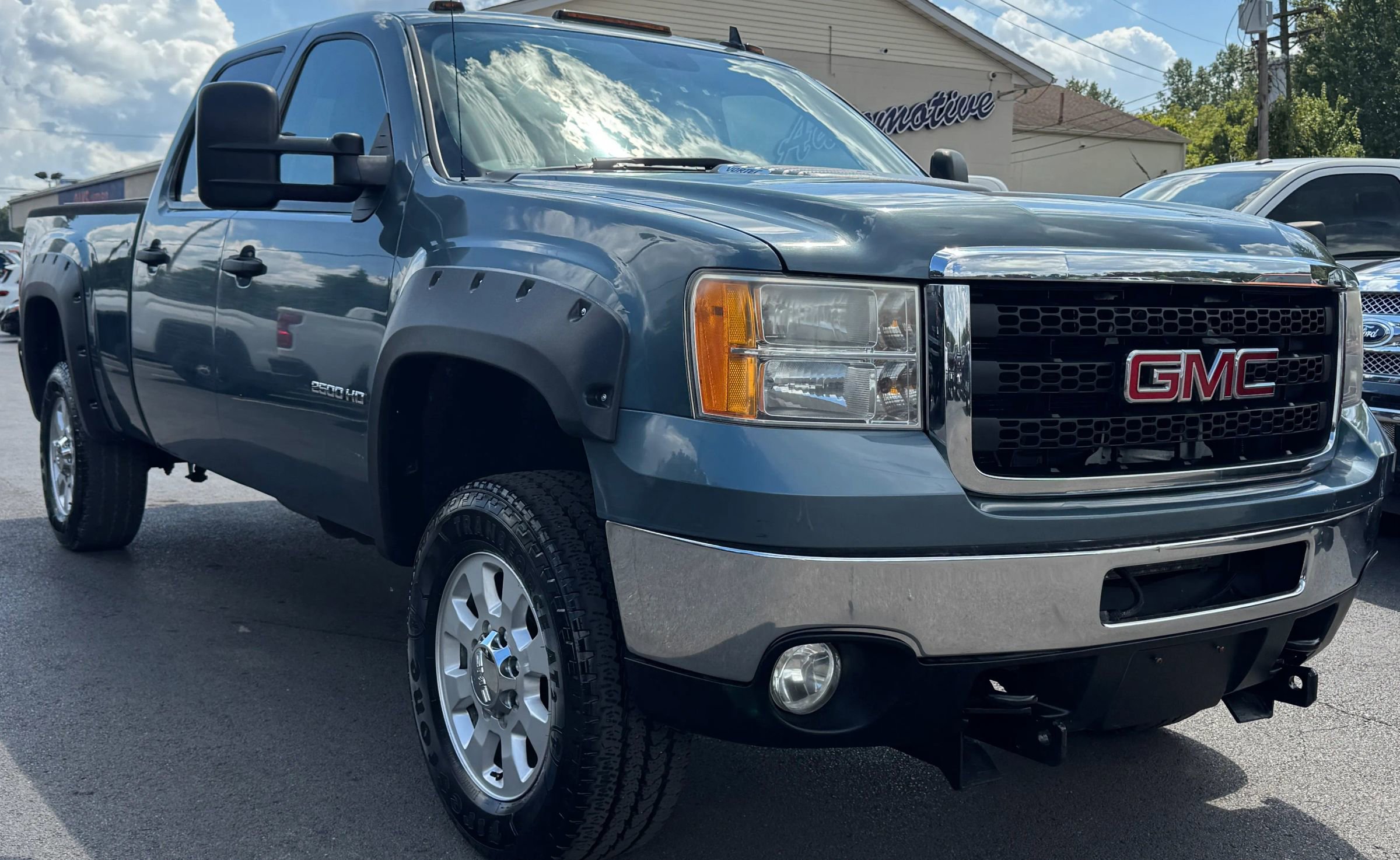 Used 2012 GMC Sierra 2500 SLE w/ SLE Preferred Package AWD/4WD image 4