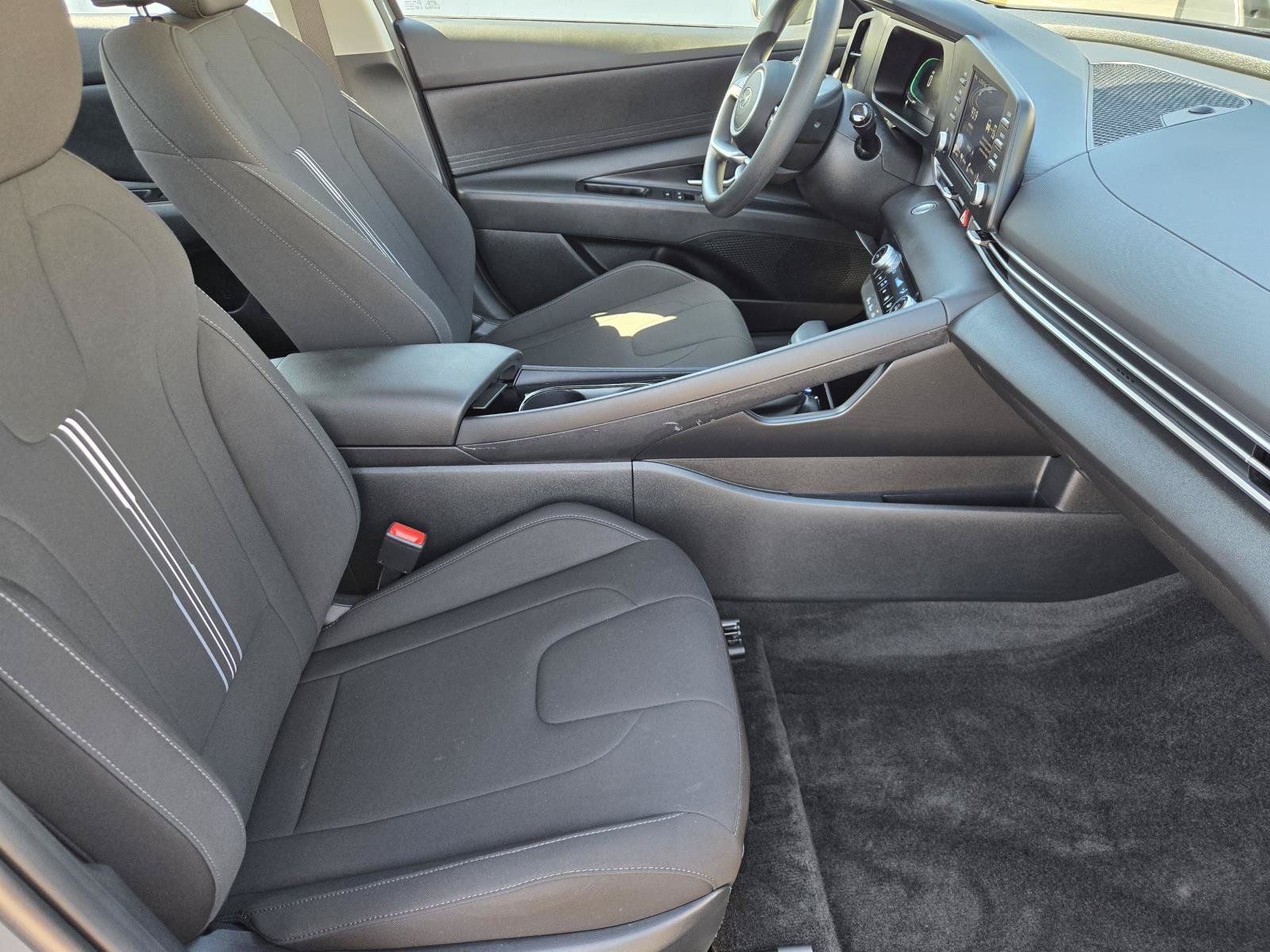 Used 2026 Hyundai Elantra Hybrid FWD image 33