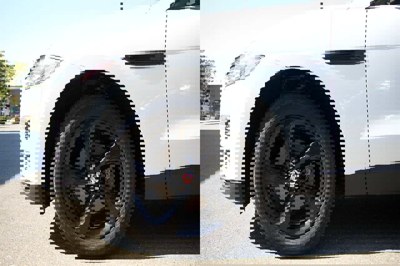 Used 2018 Jaguar F-PACE Premium image 10