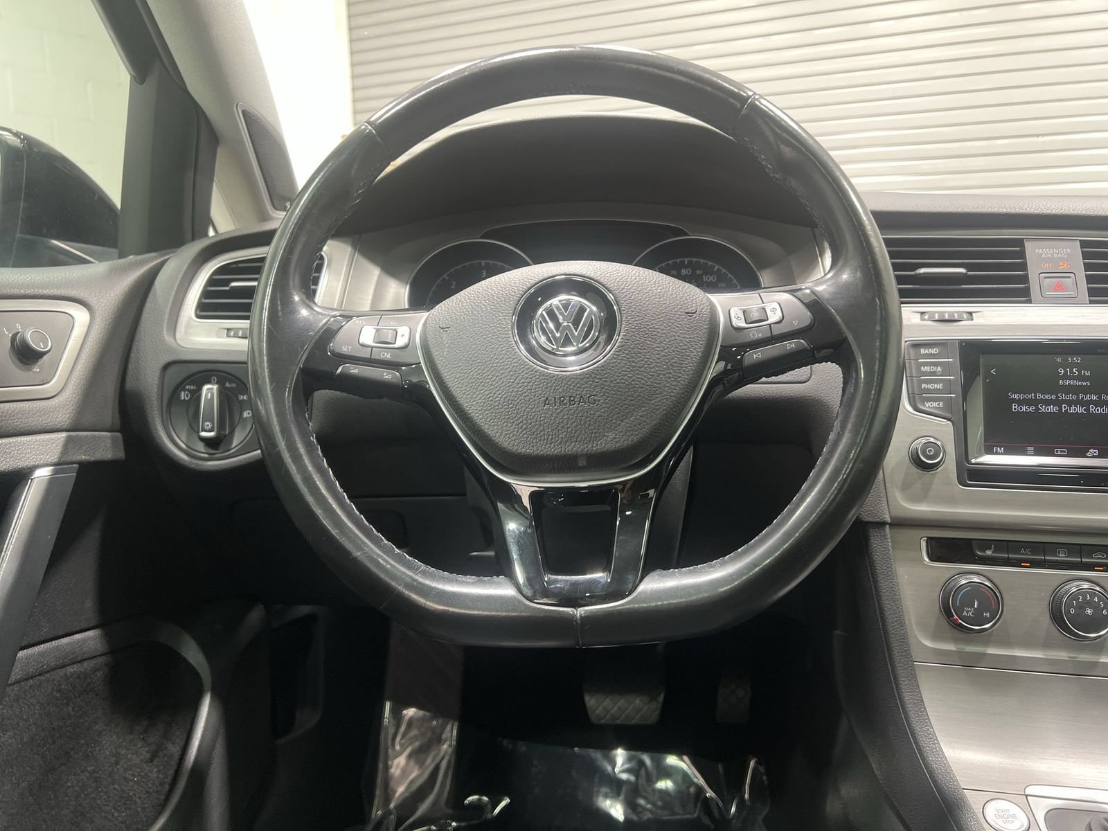 Used 2015 Volkswagen Golf TDI SE w/ Lighting Package FWD image 14