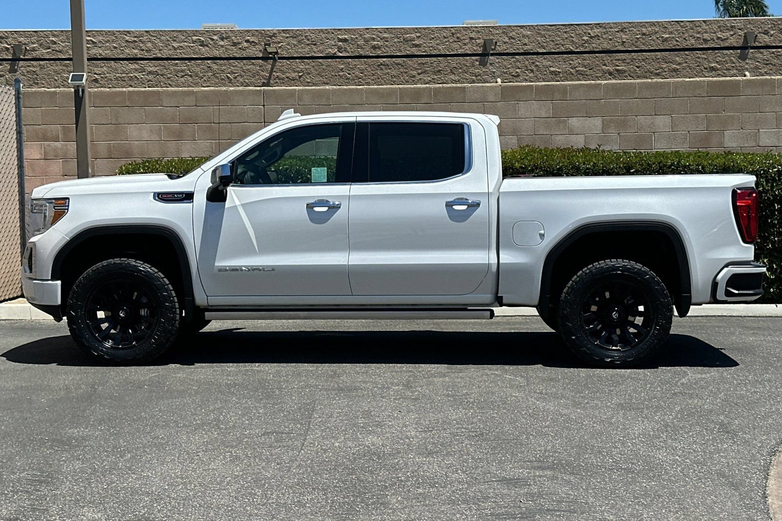 Used 2022 GMC Sierra 1500 Denali w/ Denali Reserve Package AWD/4WD image 7