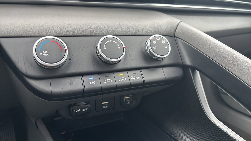 Used 2021 Hyundai Elantra SE image 28