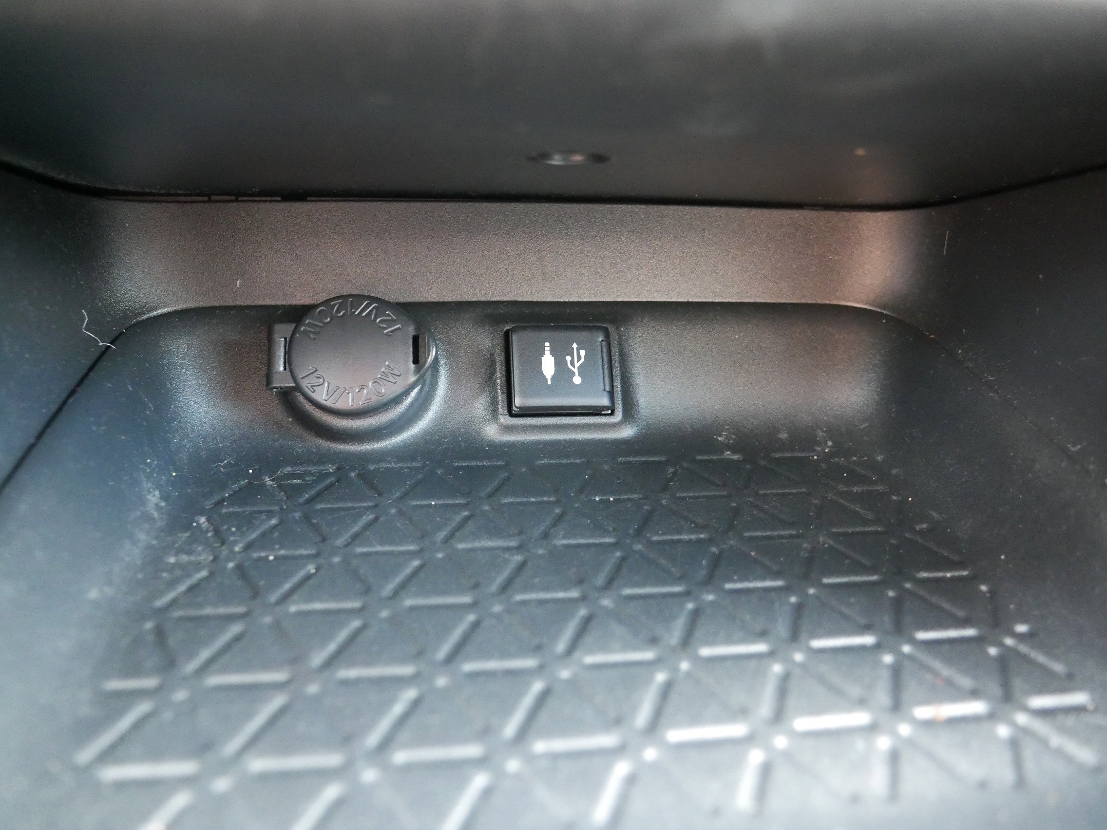 Used 2019 Toyota RAV4 XLE image 33
