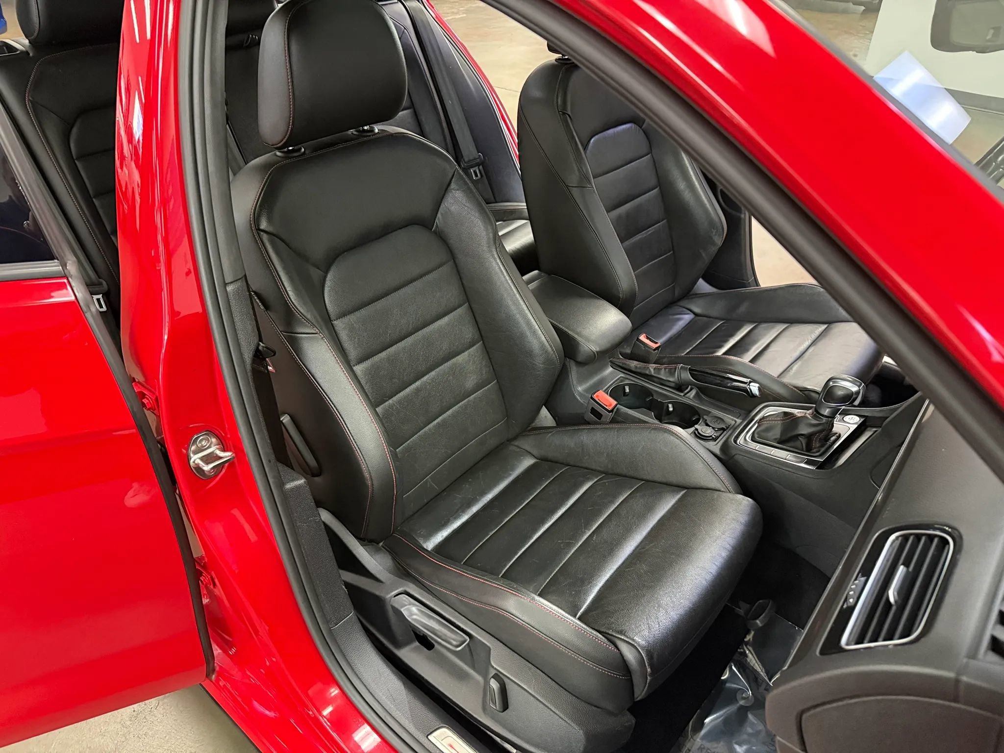 Used 2021 Volkswagen GTI SE FWD image 13