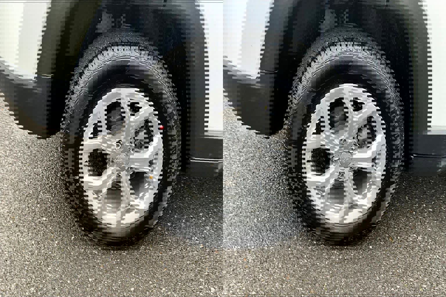 Used 2024 Jeep Compass Latitude image 39