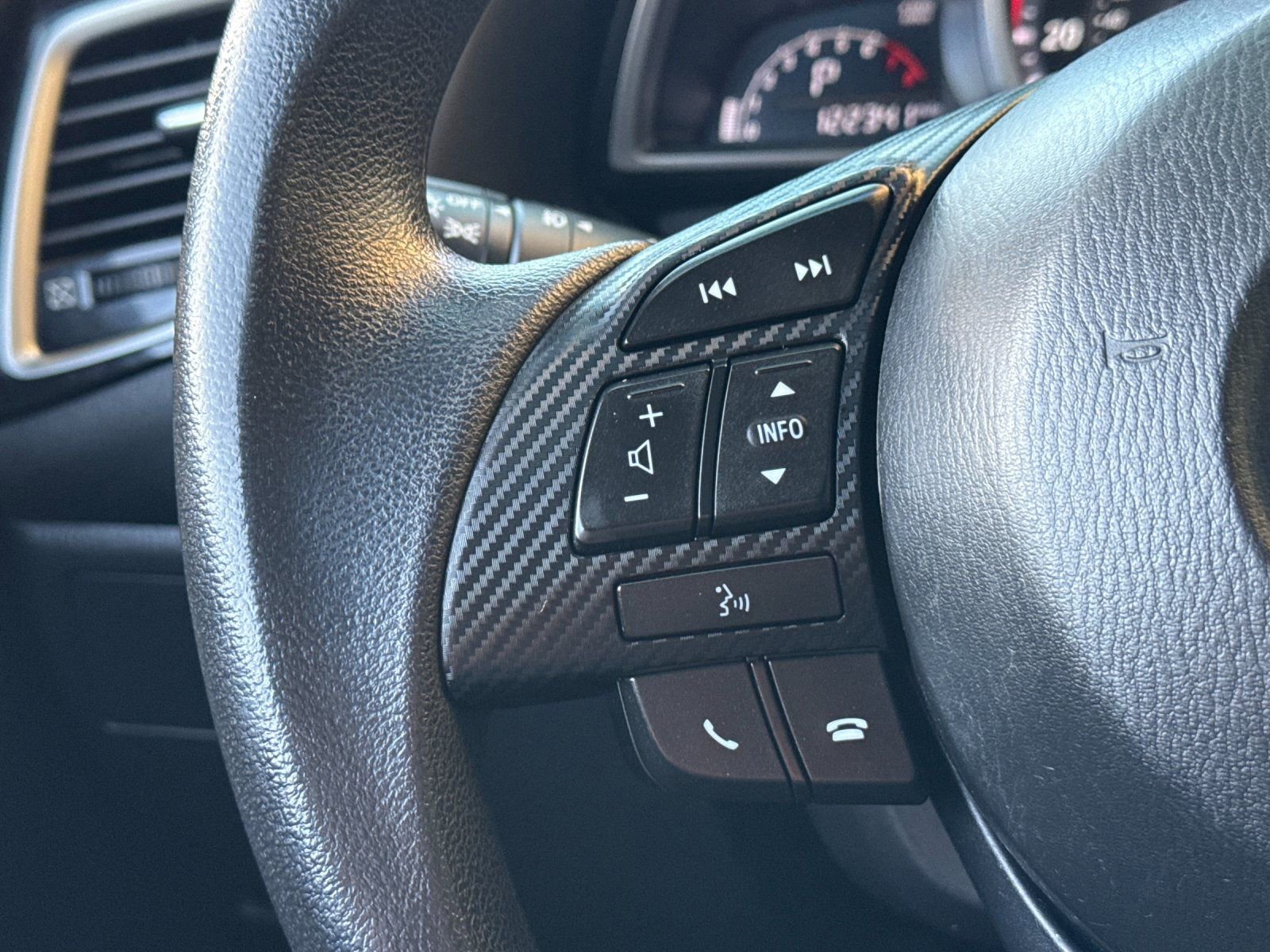 Used 2015 MAZDA MAZDA3 i Sport image 23