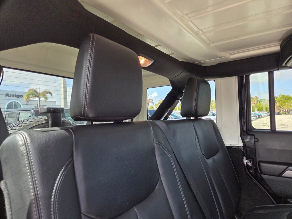 Used 2018 Jeep Wrangler Altitude image 14