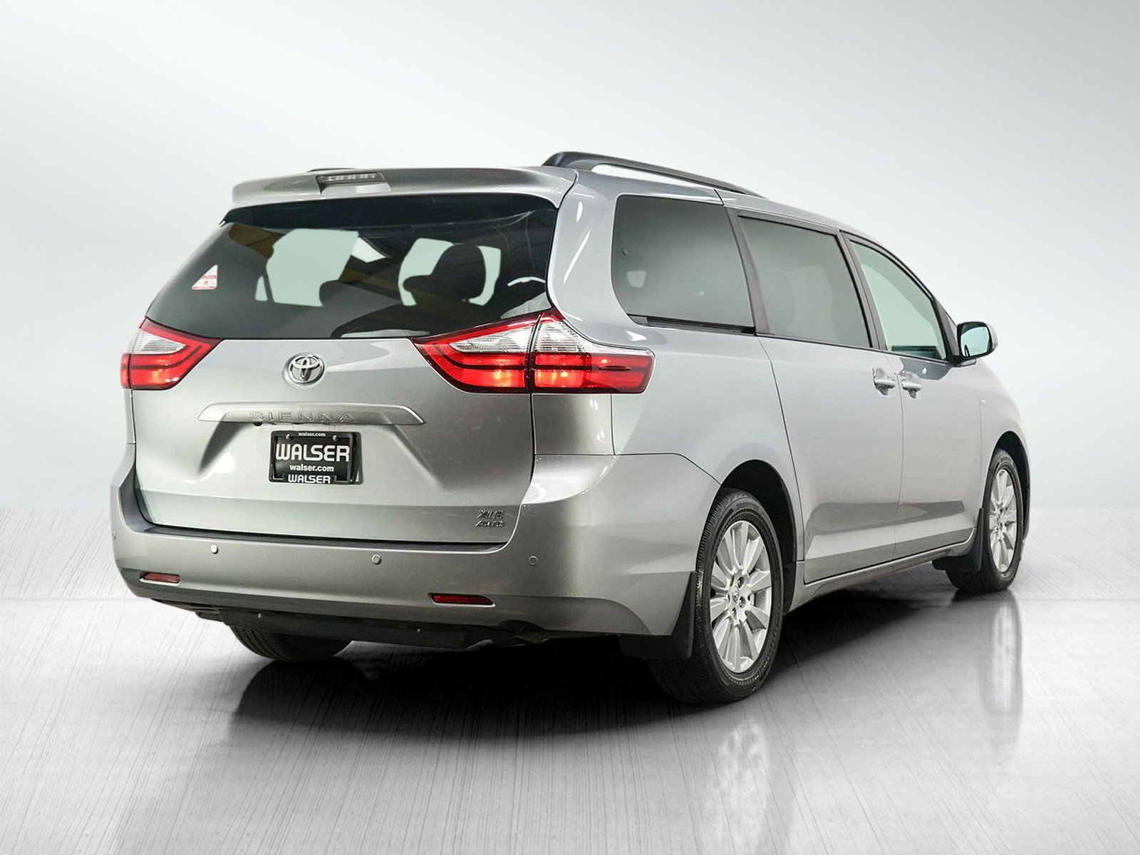 Used 2017 Toyota Sienna XLE w/ XLE Navigation Package AWD/4WD image 5