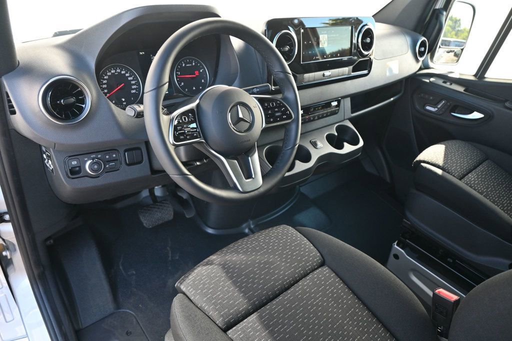 Used 2022 Mercedes-Benz Sprinter 2500 image 8