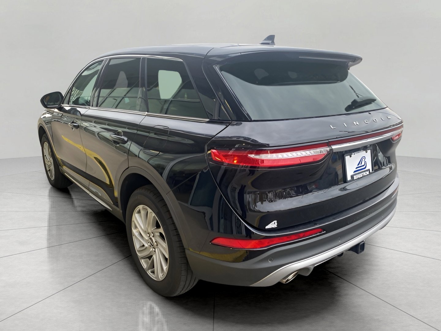 Used 2024 Lincoln Corsair AWD w/ Towing Package image 7