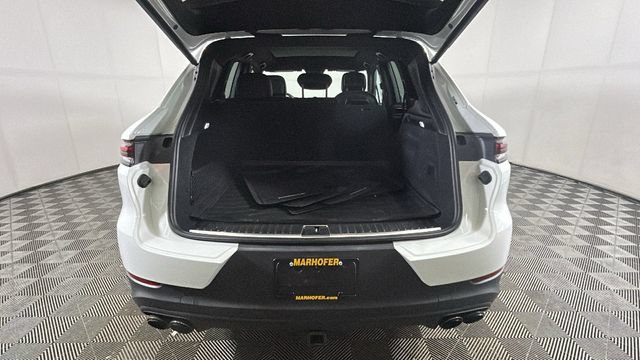 Used 2024 Porsche Cayenne AWD/4WD image 27