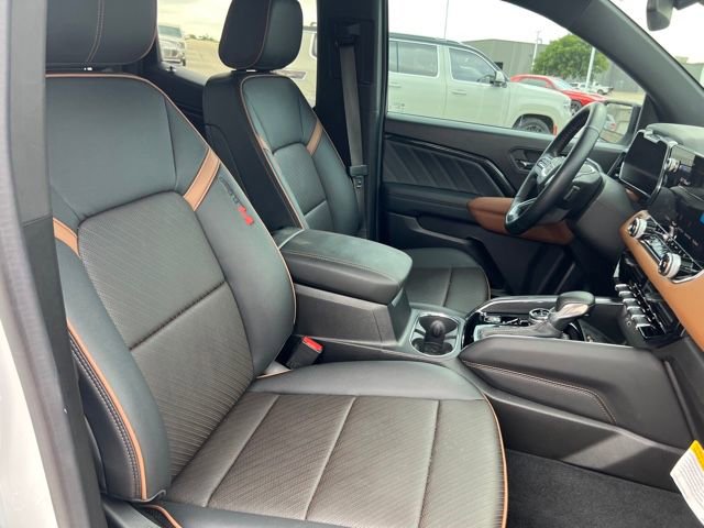 Used 2024 GMC Canyon AT4 w/ AT4 Premium Package AWD/4WD image 14