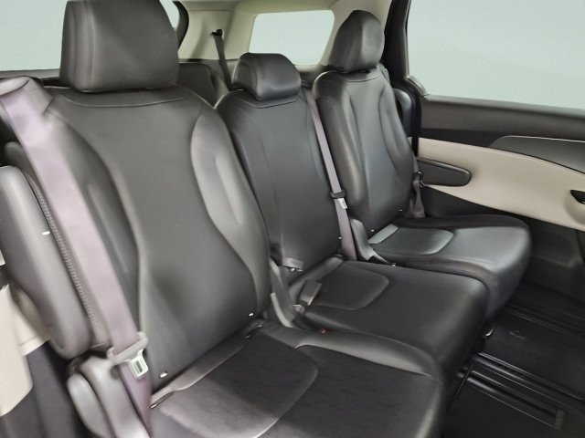 Used 2023 Kia Carnival LX FWD image 13