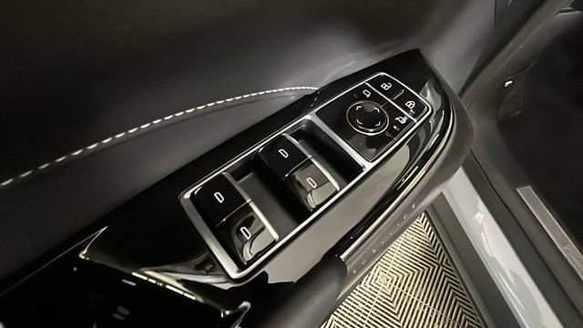 Used 2024 Cadillac Lyriq Tech RWD image 10