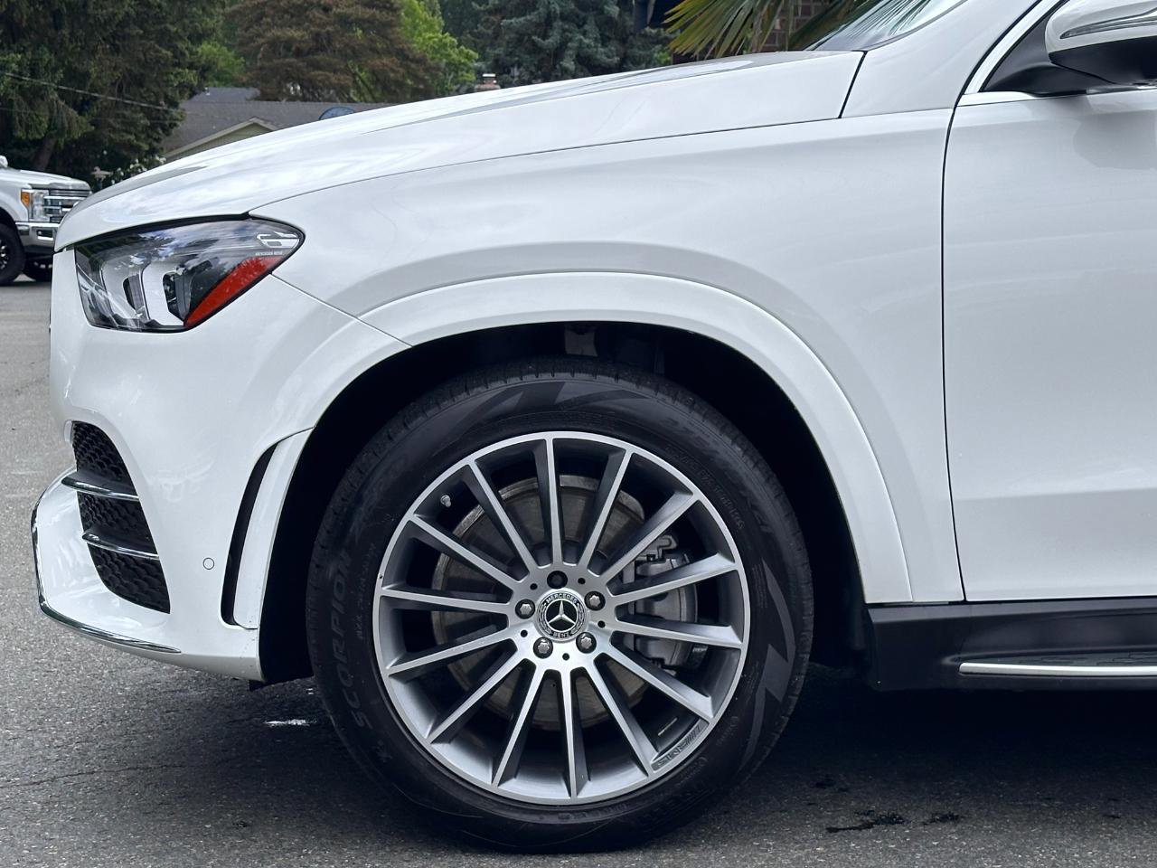 Used 2021 Mercedes-Benz GLE 450 4MATIC w/ AMG Line Exterior image 22