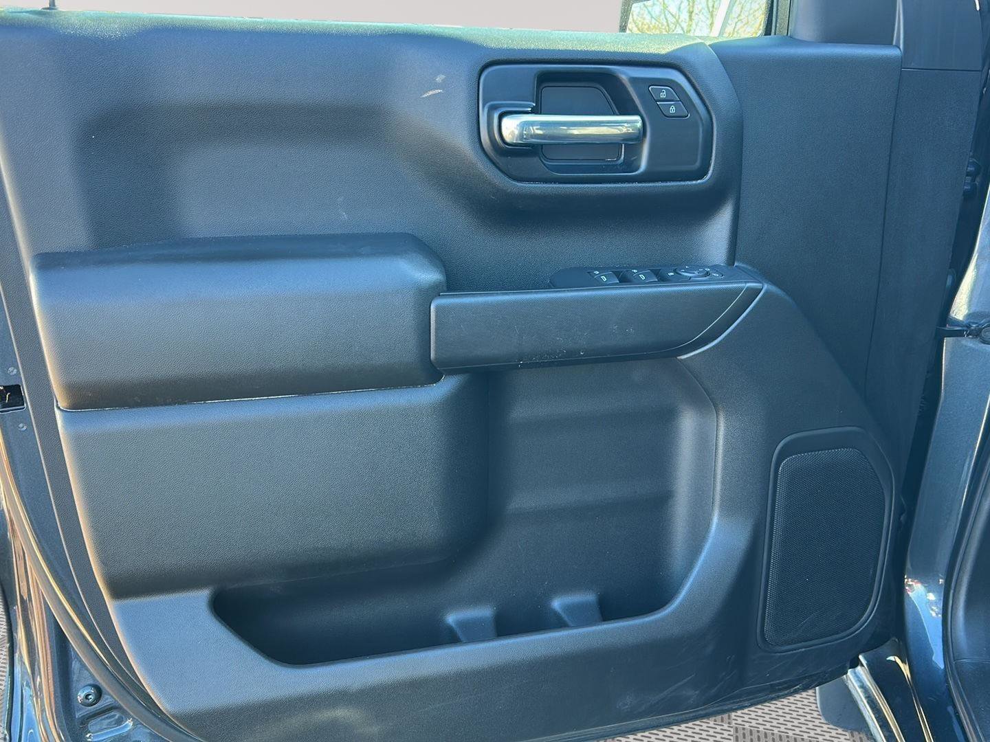 Used 2020 Chevrolet Silverado 1500 Custom w/ Custom Value Package image 10