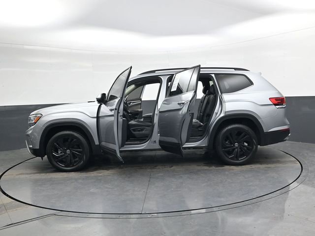 Used 2022 Volkswagen Atlas SE w/ Black Wheel Package image 40