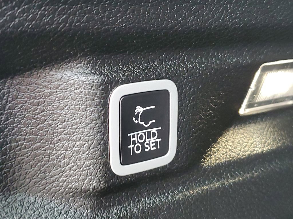 Used 2024 Jeep Grand Cherokee L Laredo image 35