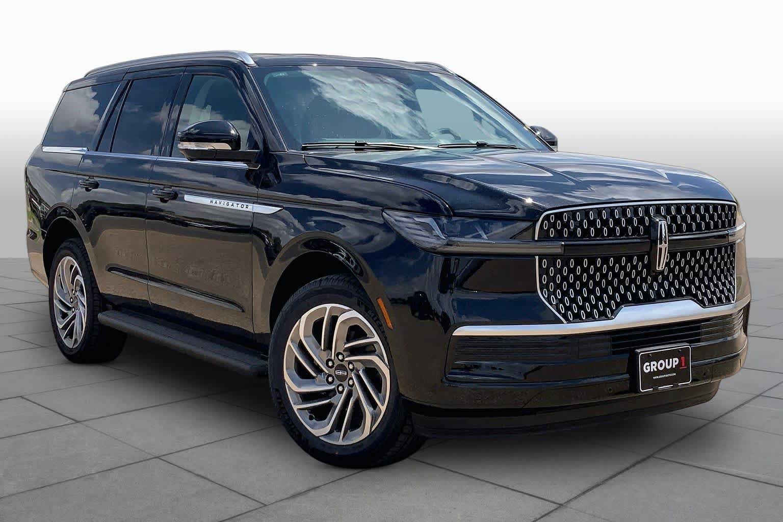 New 2026 Lincoln Navigator Premiere AWD/4WD image 2