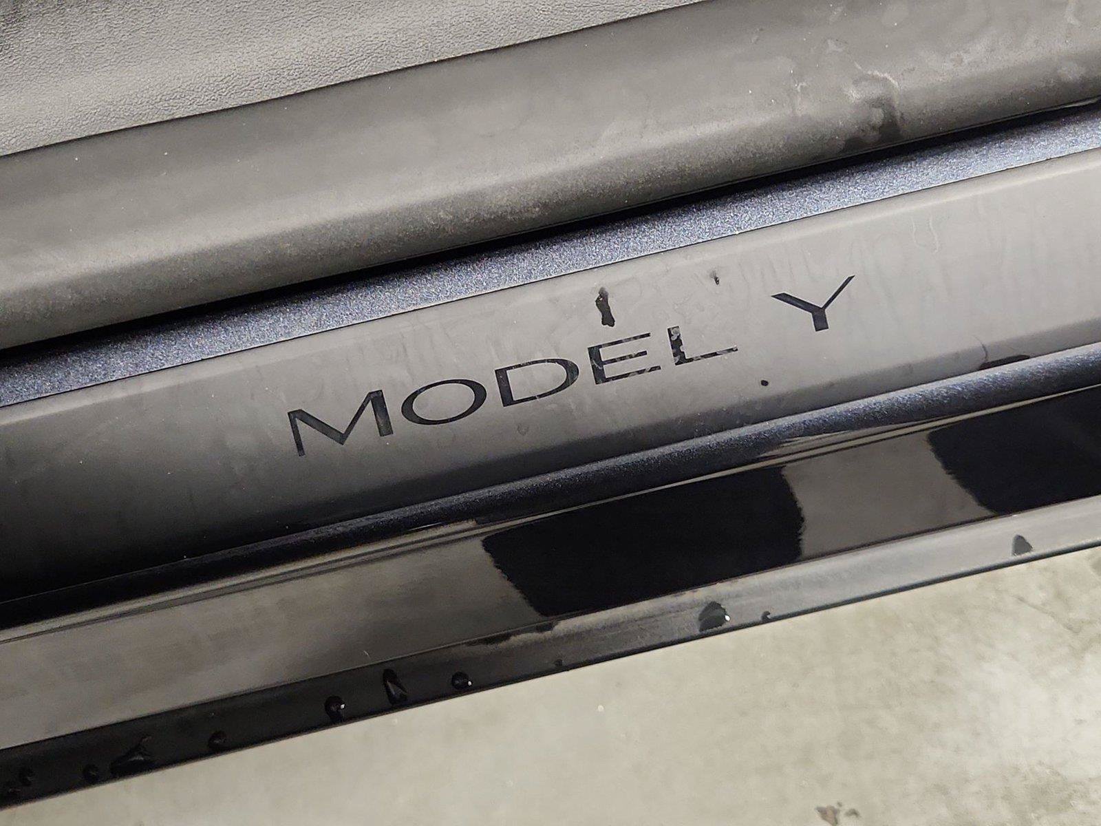 Used 2024 Tesla Model Y Long Range AWD/4WD image 31