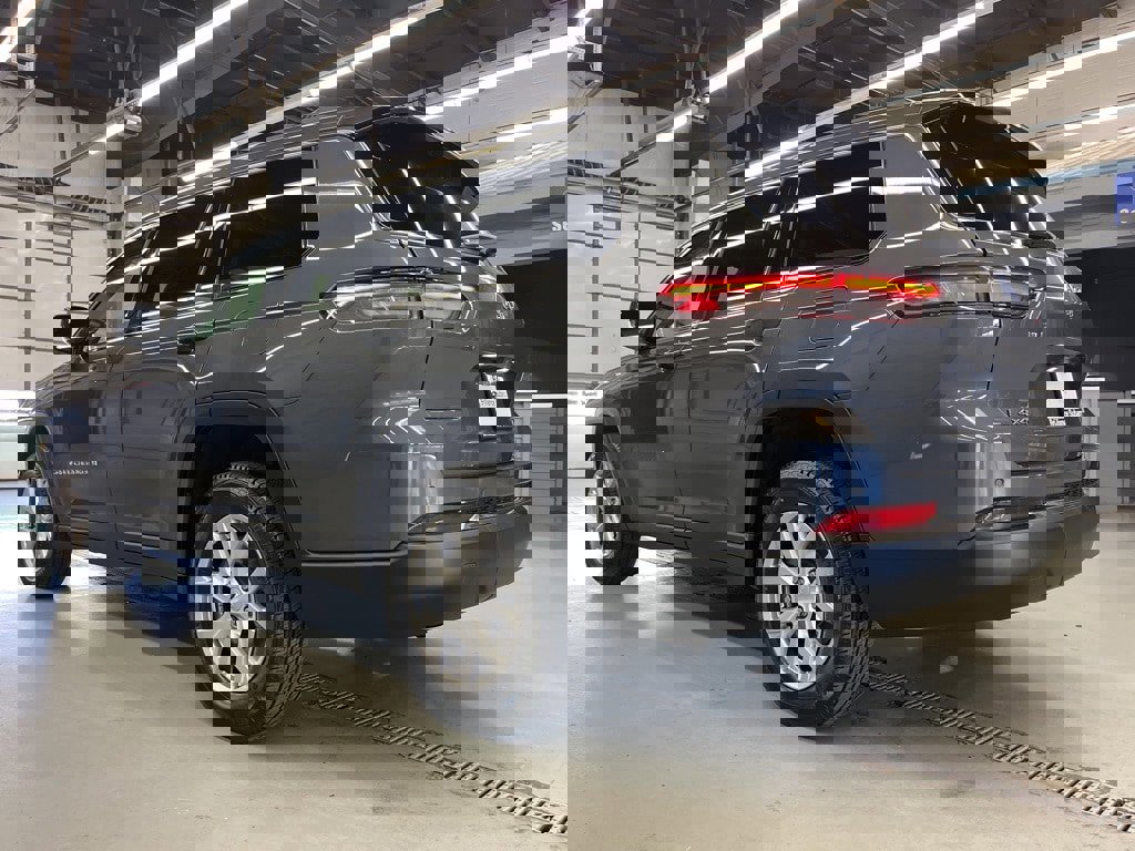 Used 2021 Jeep Grand Cherokee L Limited image 5